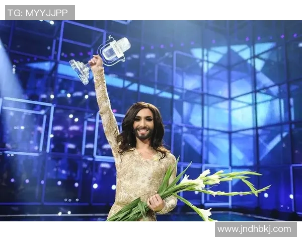 变装后更具魅力的足球明星们个性展示与时尚风采